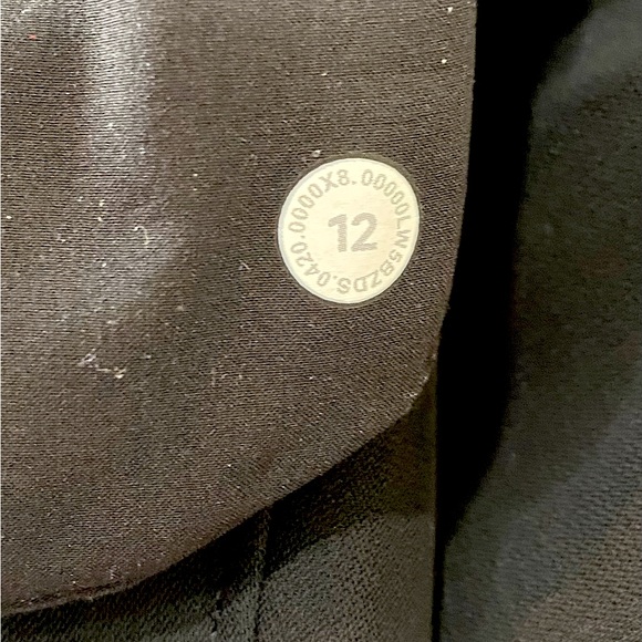 Lululemon On The Fly Jogger in Black- Size 12. GUC - Picture 9 of 11
